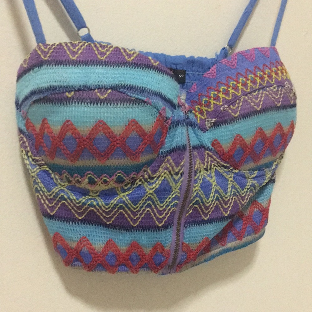 REVERSE Crop Top - Picture 2 of 5